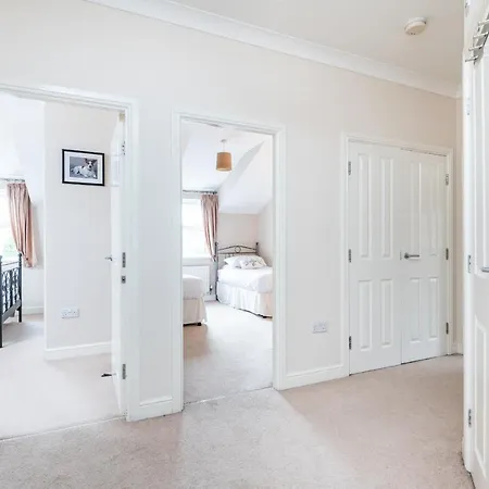 Spacious 2 Bed 2 Bath With Parking - Pet Friendly *