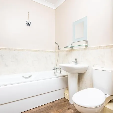 Spacious 2 Bed 2 Bath With Parking - Pet Friendly