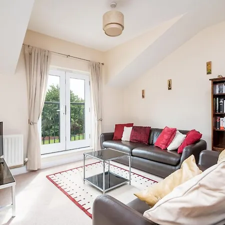 Spacious 2 Bed 2 Bath With Parking - Pet Friendly York