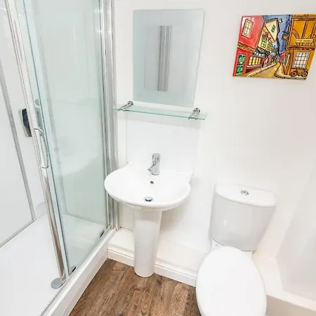 Spacious 2 Bed 2 Bath With Parking - Pet Friendly Lejlighed